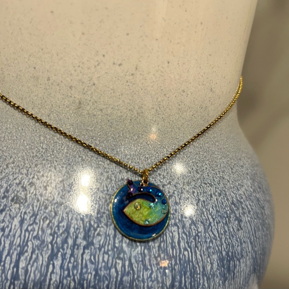 💥Swarovski Crystal💥 3D Fish Blue Pendant 18” beach life…unique